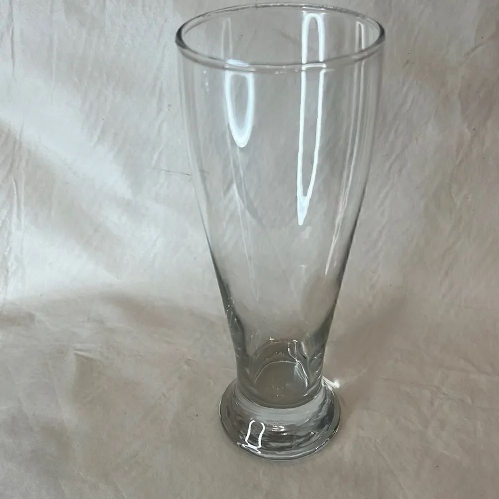 Beer Drinking Glass 24 Ounces 9 Inches Tall 3 1/4 Inches Diameter Clear Glass